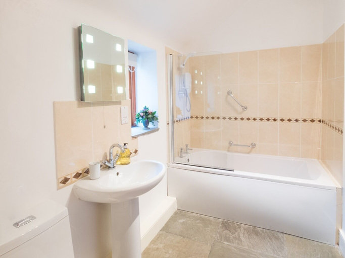 Bathroom 3, Pear Tree Cottages, Somerset