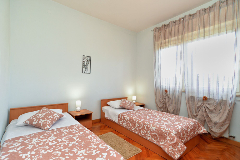 Bedroom 2, Apartment 1947, Fažana