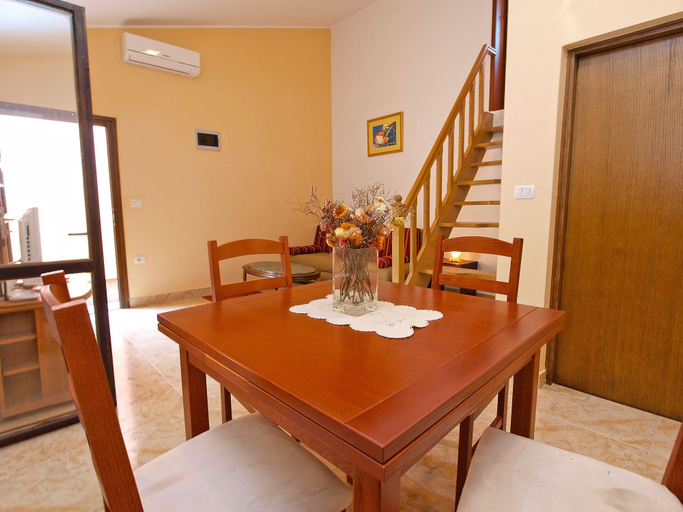 Others 4, Apartment 730, Pula