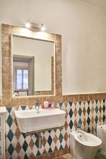 Bathroom 5, alla scala 1746, Siena