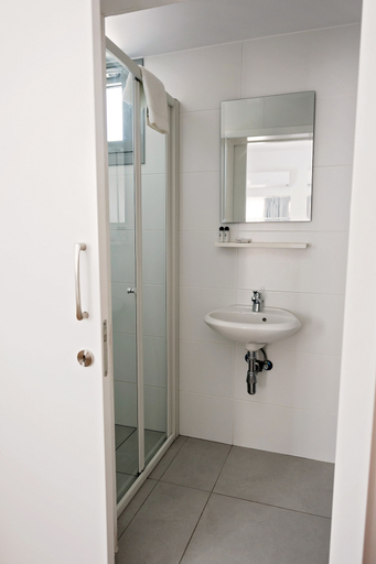 Bathroom 3, Pyramos Hotel