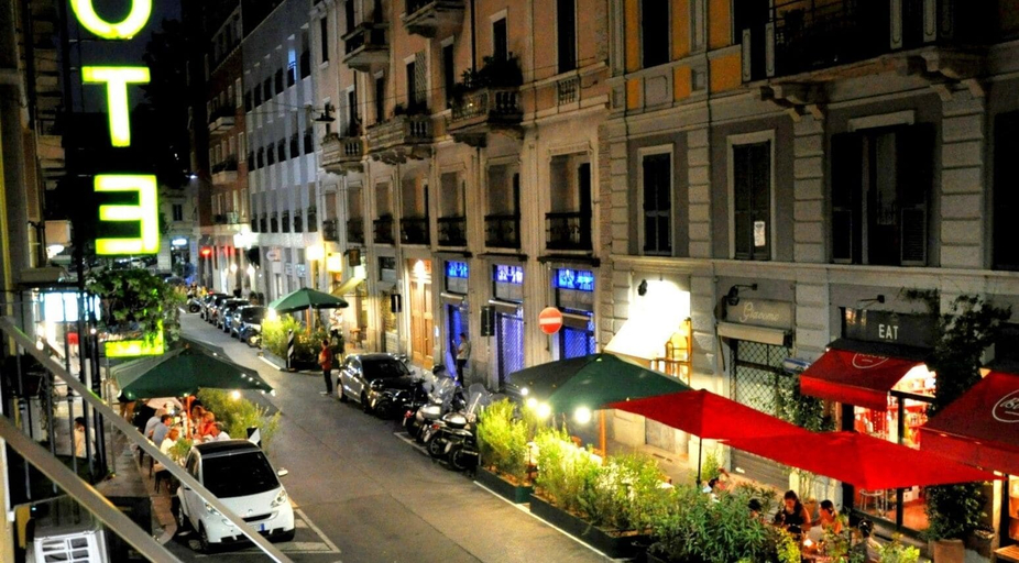 Others 5, Hotel Dover, Milano