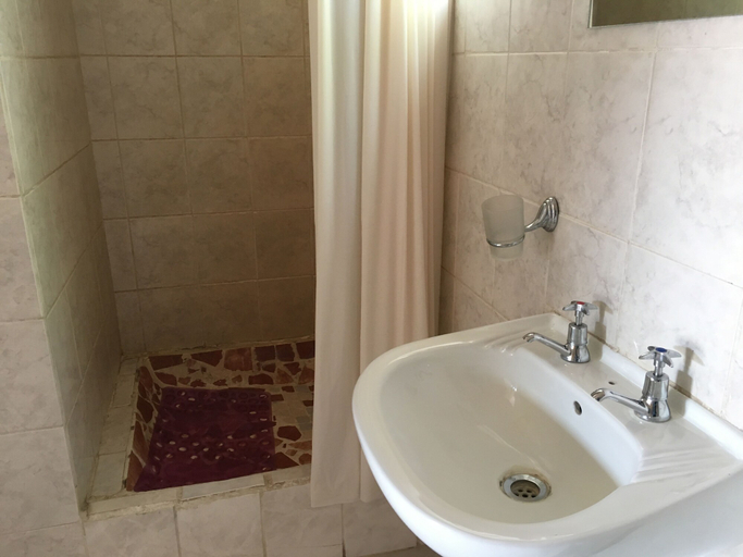 Bathroom 3, Semo Hotel, Ngamiland West