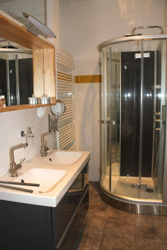 Bathroom 5, Chambres d'Hôtes l'Enclos des Jacobins, Ariège