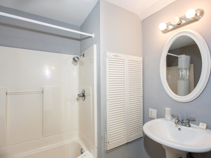 Bathroom 4, La Casa Del Mar, Broward