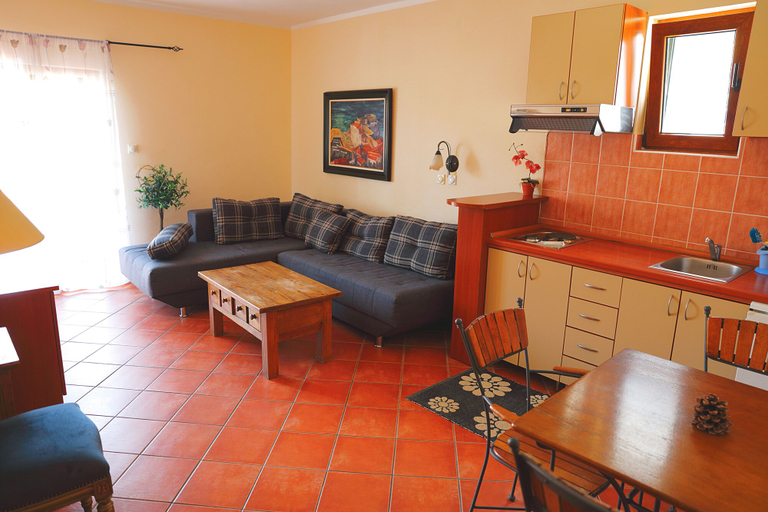 Others 5, Hotel Meduza