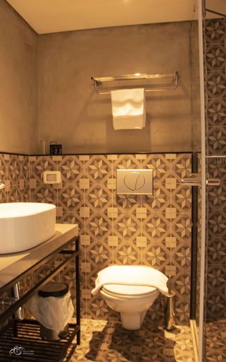 Bathroom 4, Haifa Peak