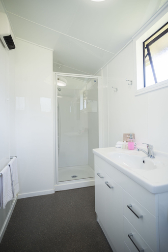 Bathroom 3, Fox Glacier TOP 10 Holiday Park & Motels, Westland