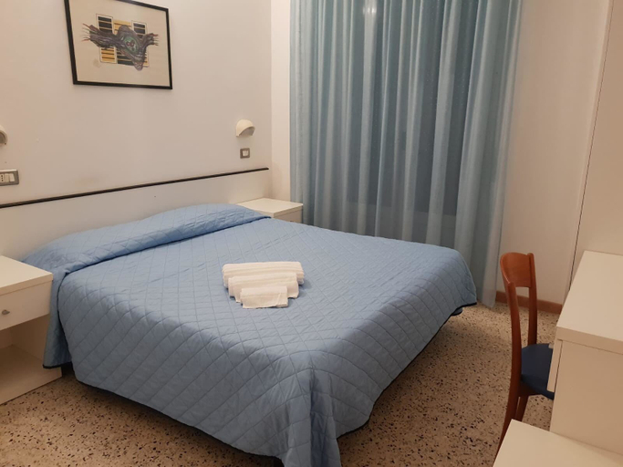 Bedroom 3, Hotel Riva, Rimini