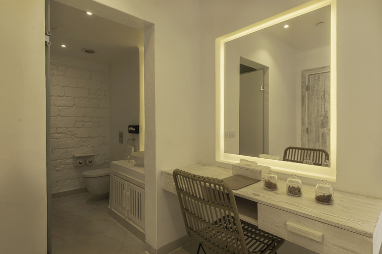 Bathroom 4, Tanoak Resort, 'Ataqah