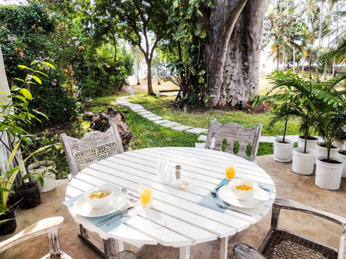 Food & Drinks 3, Baobab Beach House Bed & Breakfast, Msambweni