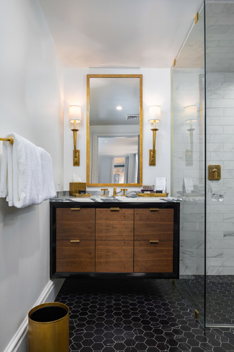 Bathroom 4, John Hand Club Hotel, Jefferson