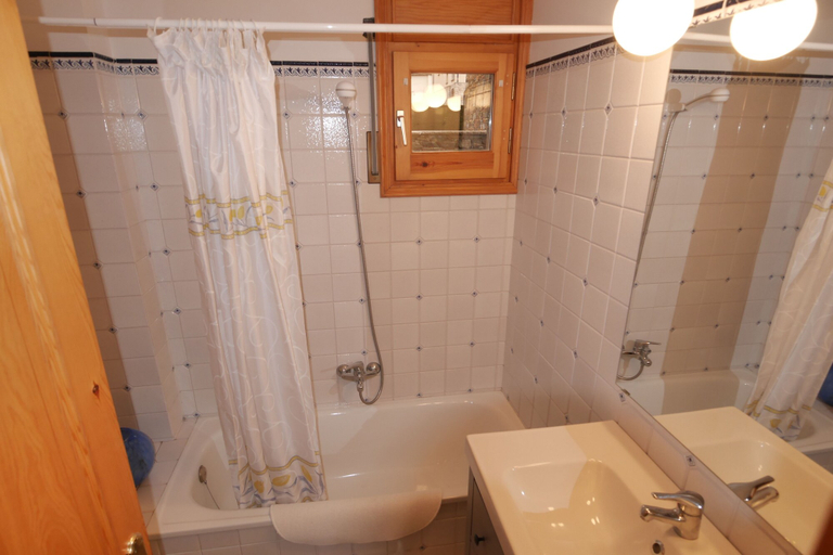 Bathroom 4, Cozy Apartment in Alp, Girona