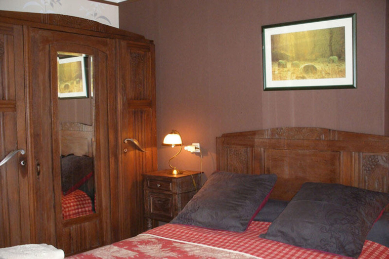 Bedroom 3, Chambres d'hotes A la Ferme Cosquer, Finistère