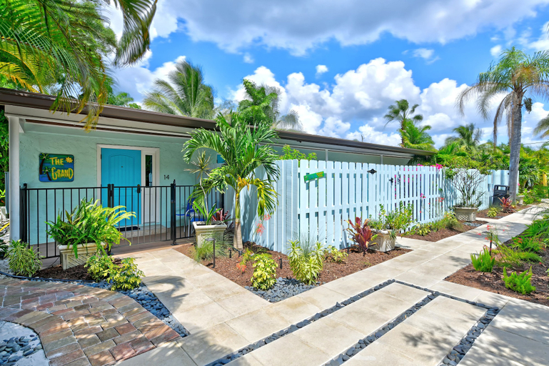 Exterior & Views 2, Siesta Key Palms Resort, Sarasota