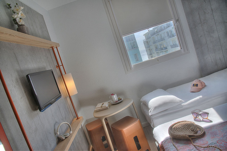 Bathroom 5, ibis budget Nice Californie Lenval, Alpes-Maritimes