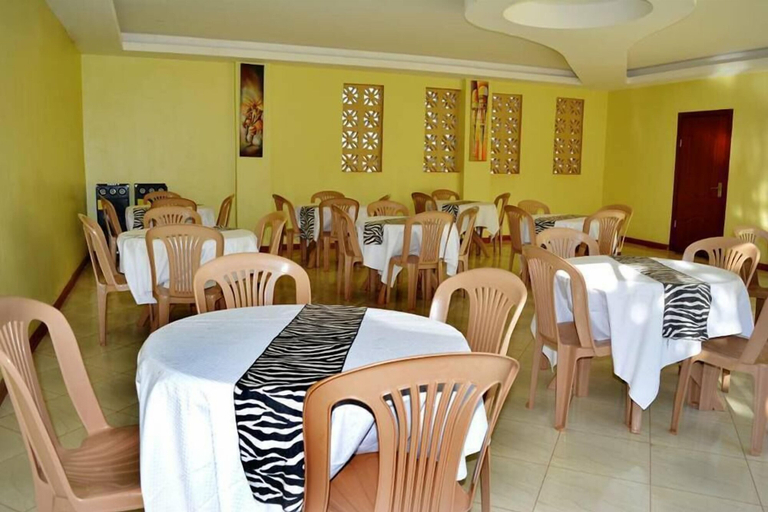 Food & Drinks, Mak Cottages, Busiiro