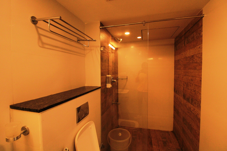 Bathroom 4, Arunaa Inn Airport Hotel, Chennai, Kancheepuram