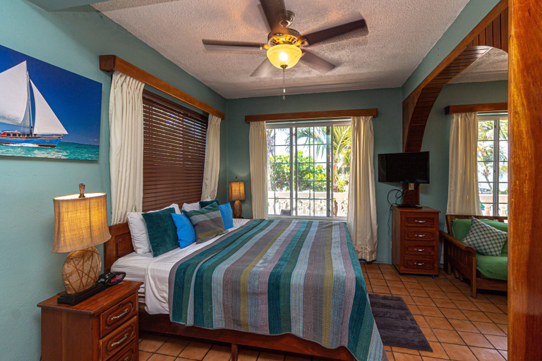 Bedroom 3, Blue Tang Inn