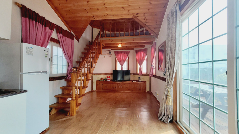 Others 4, Green Fairytale Pension, Taean