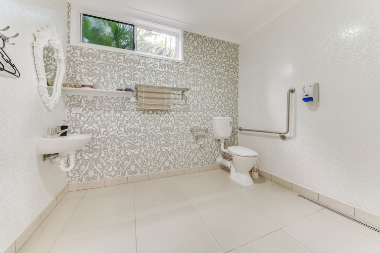 Bathroom 5, Coral Inn Boutique Motel, Livingstone - Pt B