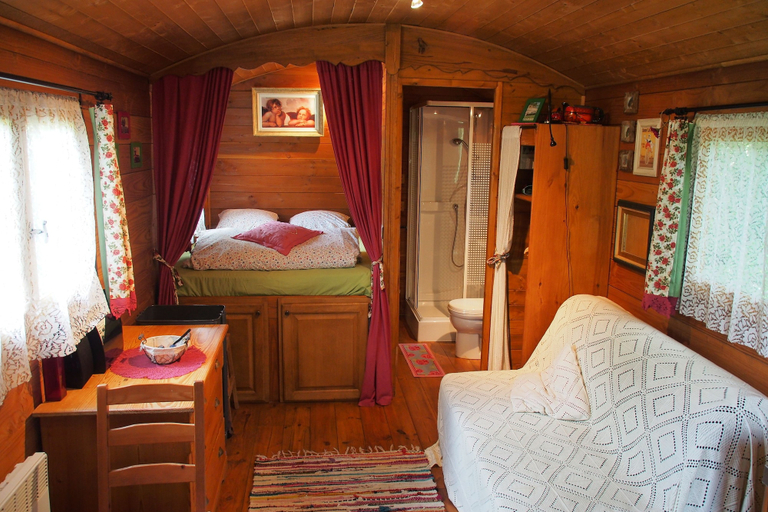 Bedroom 2, La Roulotte de Cabrières, Aveyron