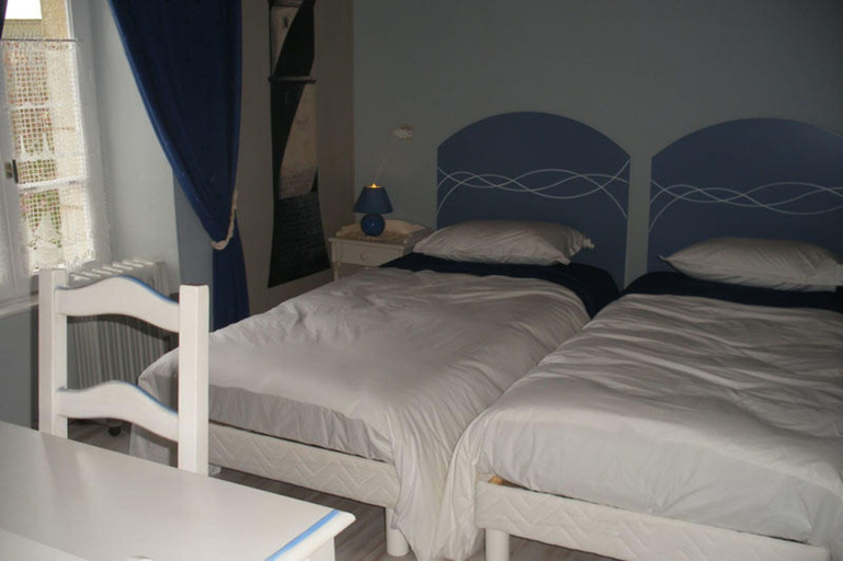 Bedroom 2, Chambres d'hotes A la Ferme Cosquer, Finistère