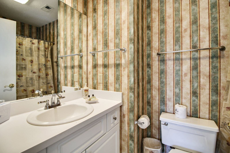 Bathroom 5, Tennismaster 1101, Beaufort