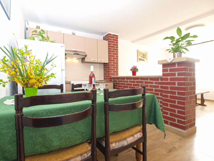 Others 5, Apartment 604, Pula