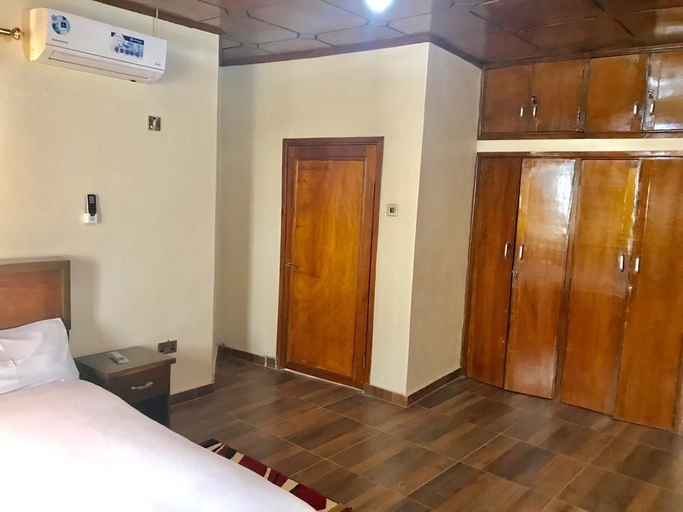 Bedroom 3, Ishmajoso Lodge, Western Urban