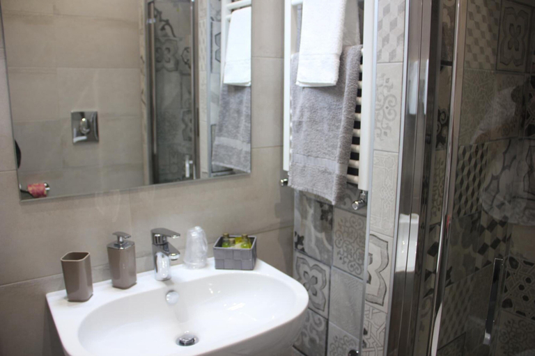 Bathroom 4, Matera Guest House, Matera