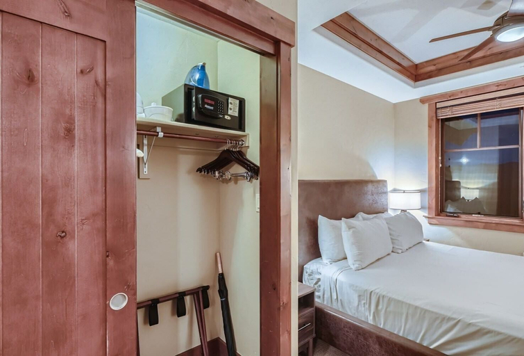 Bedroom 3, Retreat at One Ski Hill, Summit
