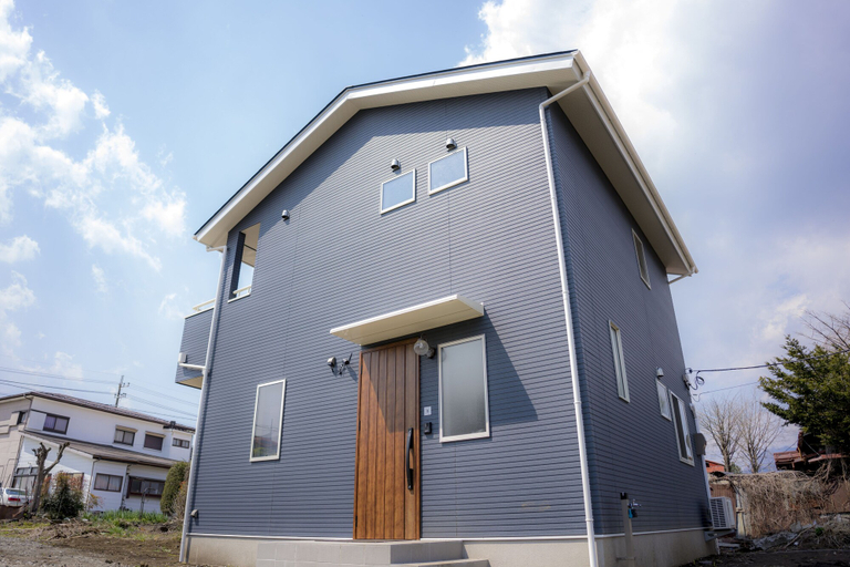 Exterior & Views