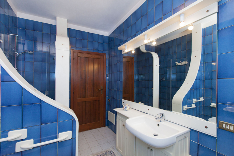 Bathroom 3, Villa Topazio, Cagliari