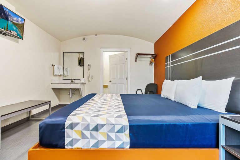 Bedroom 4, Lighthouse Inn, Cameron