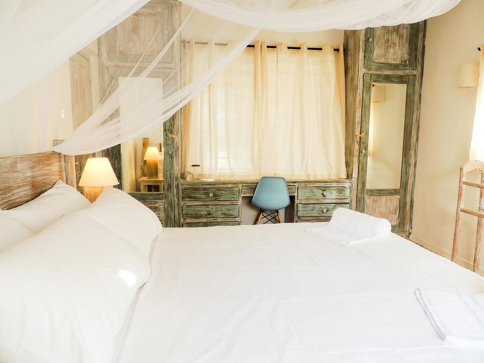 Bedroom 2, Baobab Beach House Bed & Breakfast, Msambweni