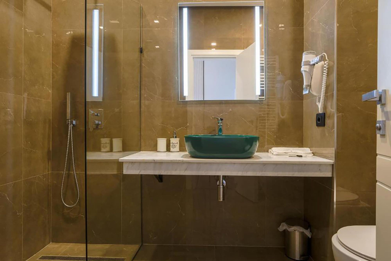 Bathroom 4, Royal East Resort, Tiranës