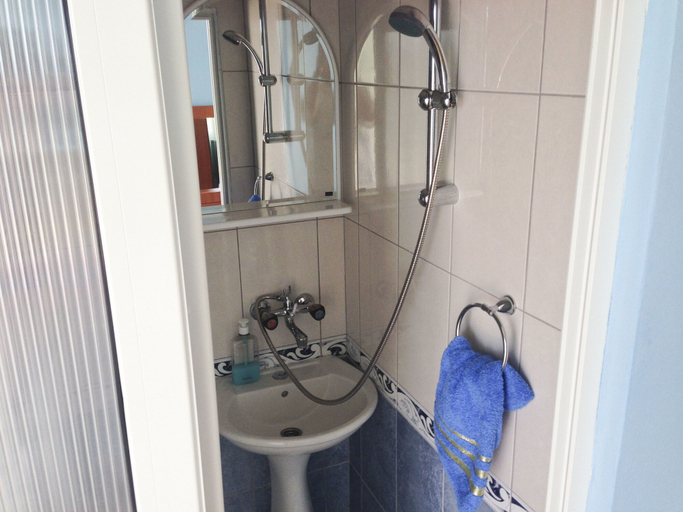 Bathroom 3, Axenia Hotel
