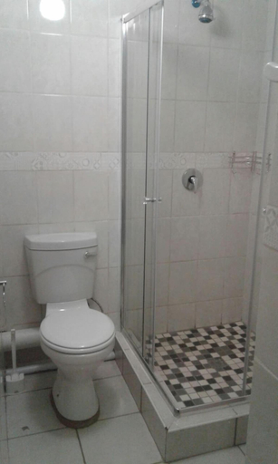 Bathroom 4, Acacia Guesthouse, Ekurhuleni
