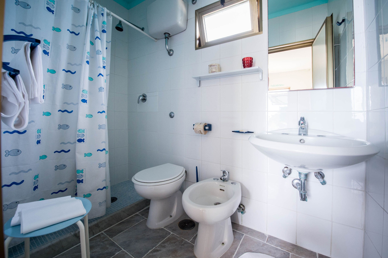 Bathroom 4, Villaggio Residence Nettuno, Napoli