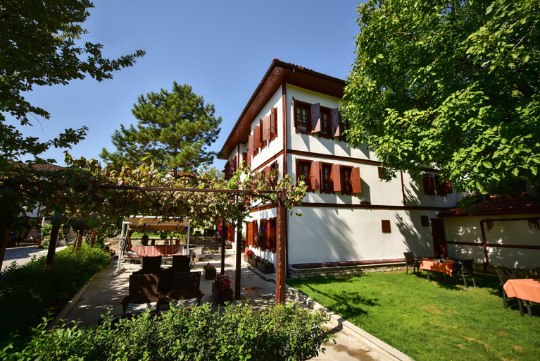 Exterior & Views