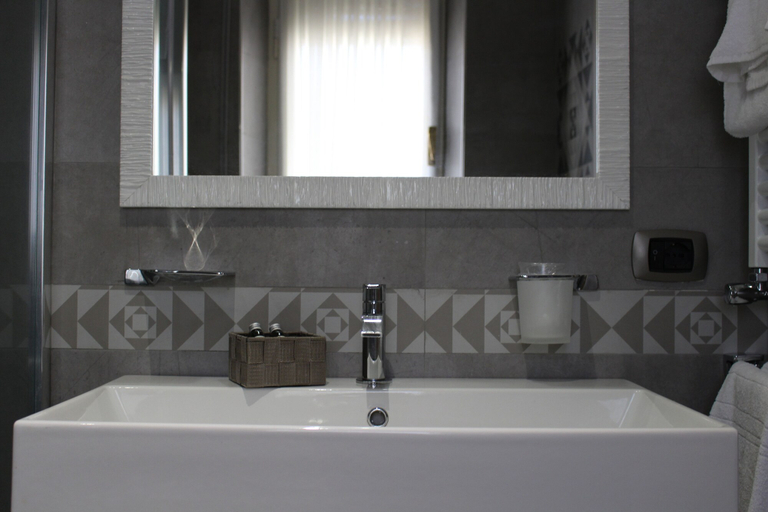 Bathroom 5, Aventino Guest House, Rome