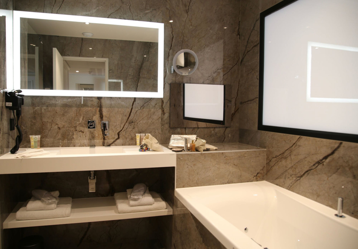 Bathroom 4, Best Western Plus Le Fairway Hotel & Spa Golf d'Arras, Pas-de-Calais