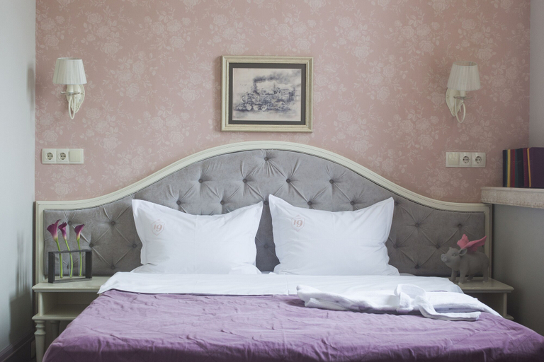 Bedroom 3, Hotel 19, Kharkivs'ka