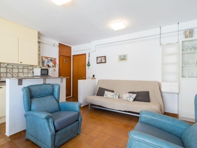 Others 5, Family flat with parking near beach, Girona