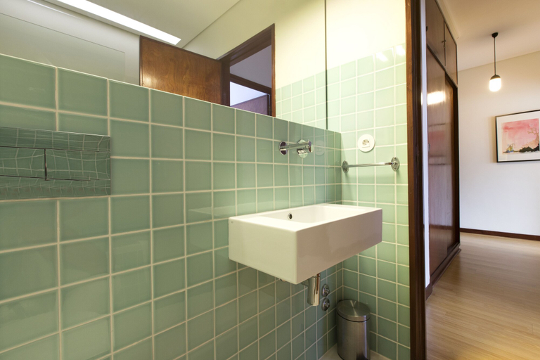 Bathroom 3, Terceira AP, Porto