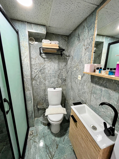 Bathroom 5, Pembe Hotel, Fatih