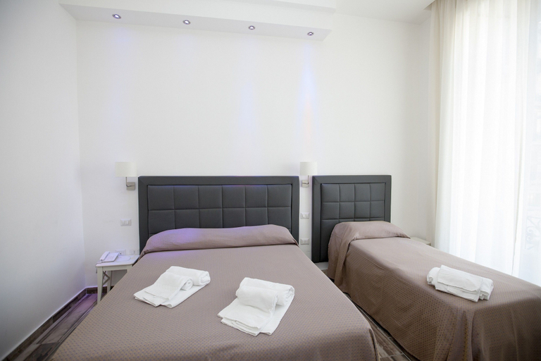 Bedroom 4, Napoli Garibaldi Square, Napoli