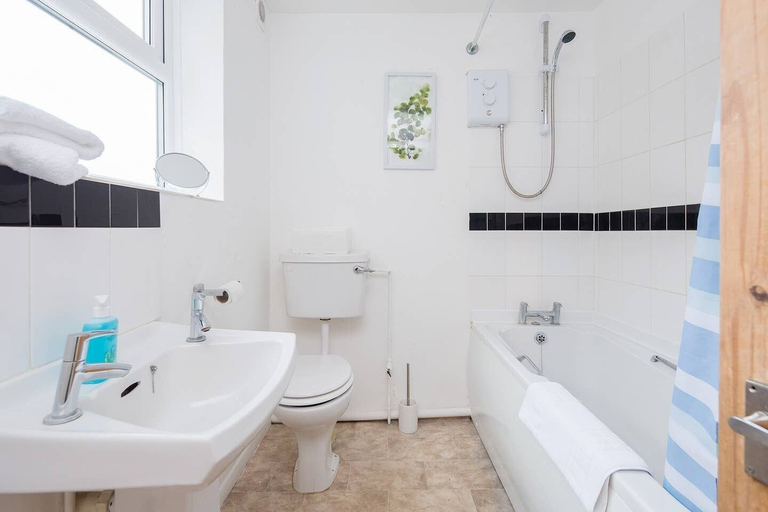Bathroom, Ironmonger House, Kent