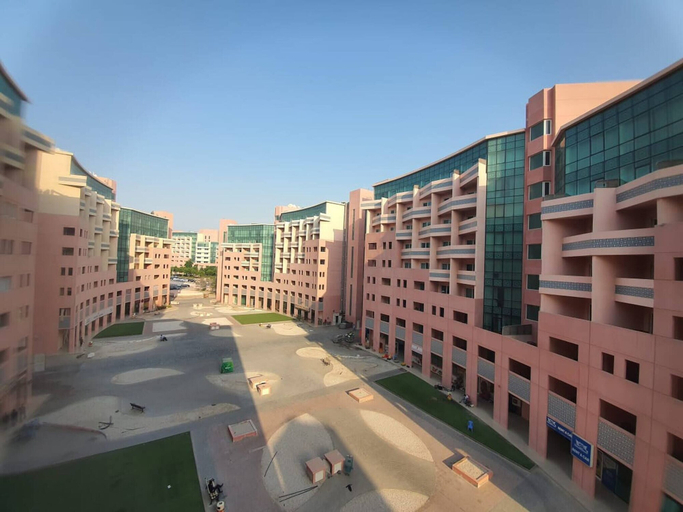 Exterior & Views, Lovely Studio With Balcony And Free Parking, Dubai